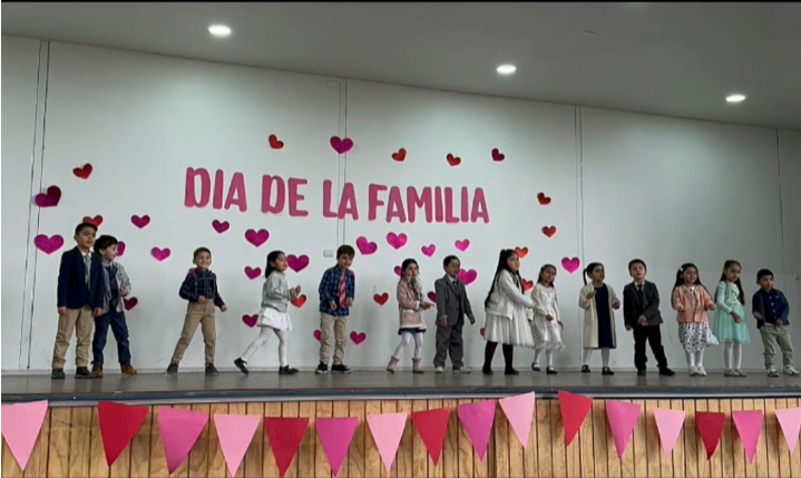 Acto del Día de la Familia en Christian College